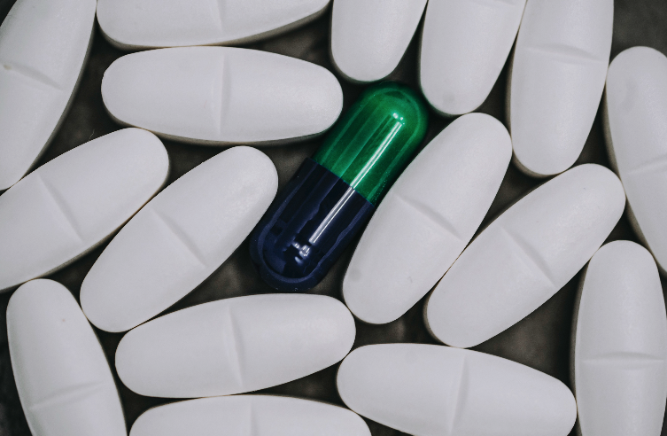 Chemische Struktur von 4-Pro-MET auf hellem Hintergrund – 4-Pro-MET Nachweisbarkeit 2025 erklärt.