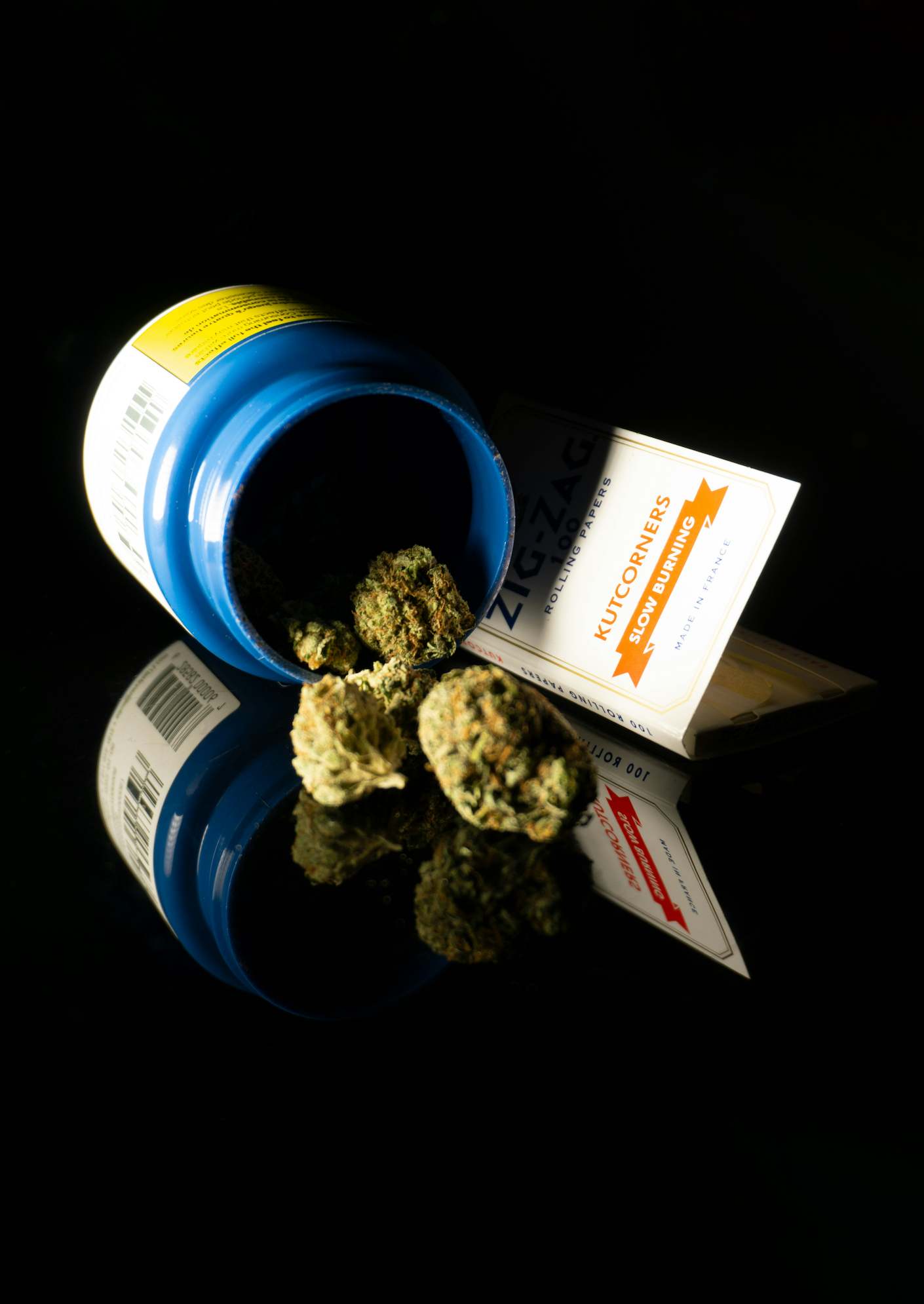 Vergleich von 9H-THC und 10-OH-HHC mit chemischen Strukturen und Wirkprofilen