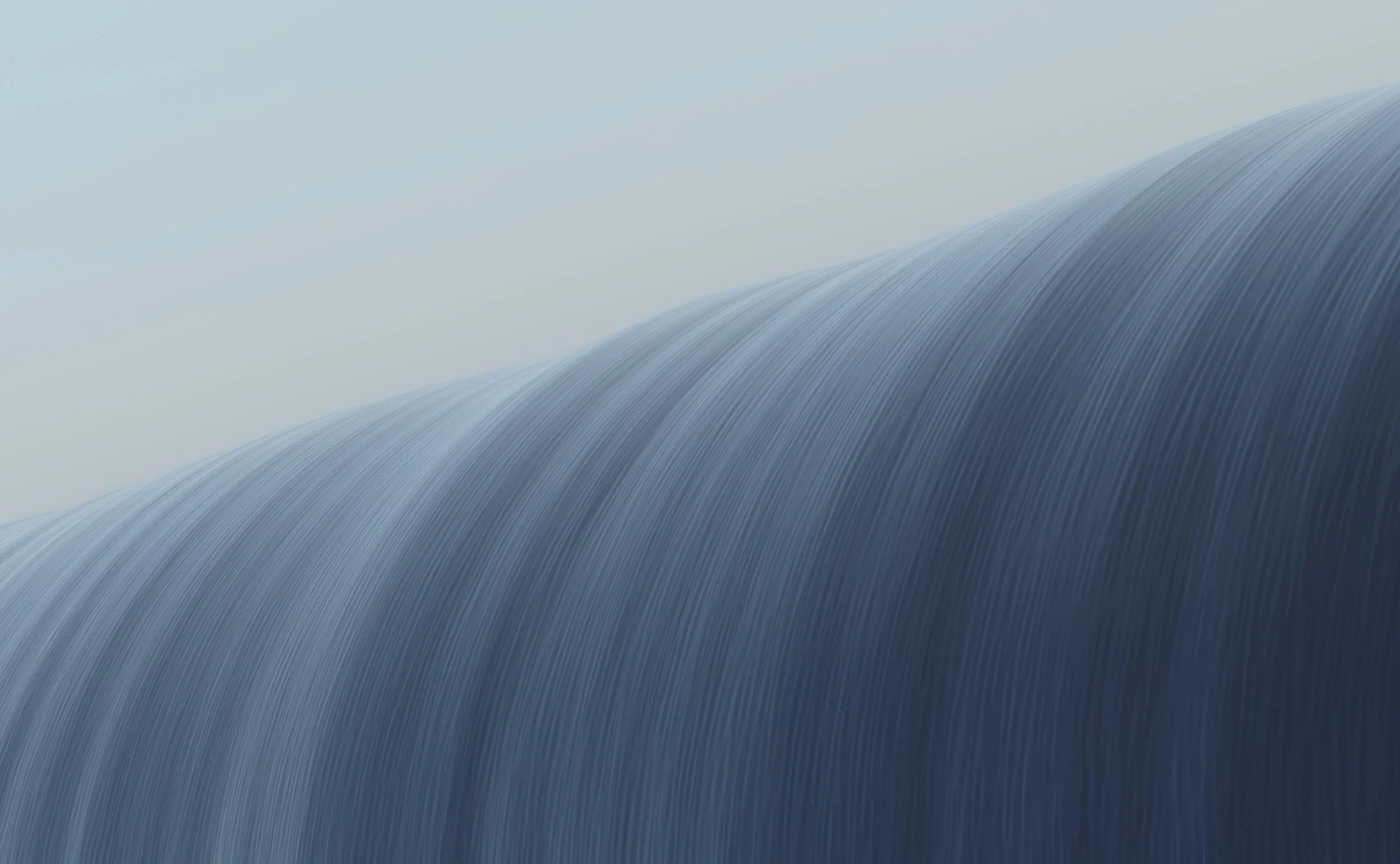 Zwei Personen sitzen entspannt im Wohnzimmer – Tripsitter als Begleiter bei psychoaktiven Erfahrungen.