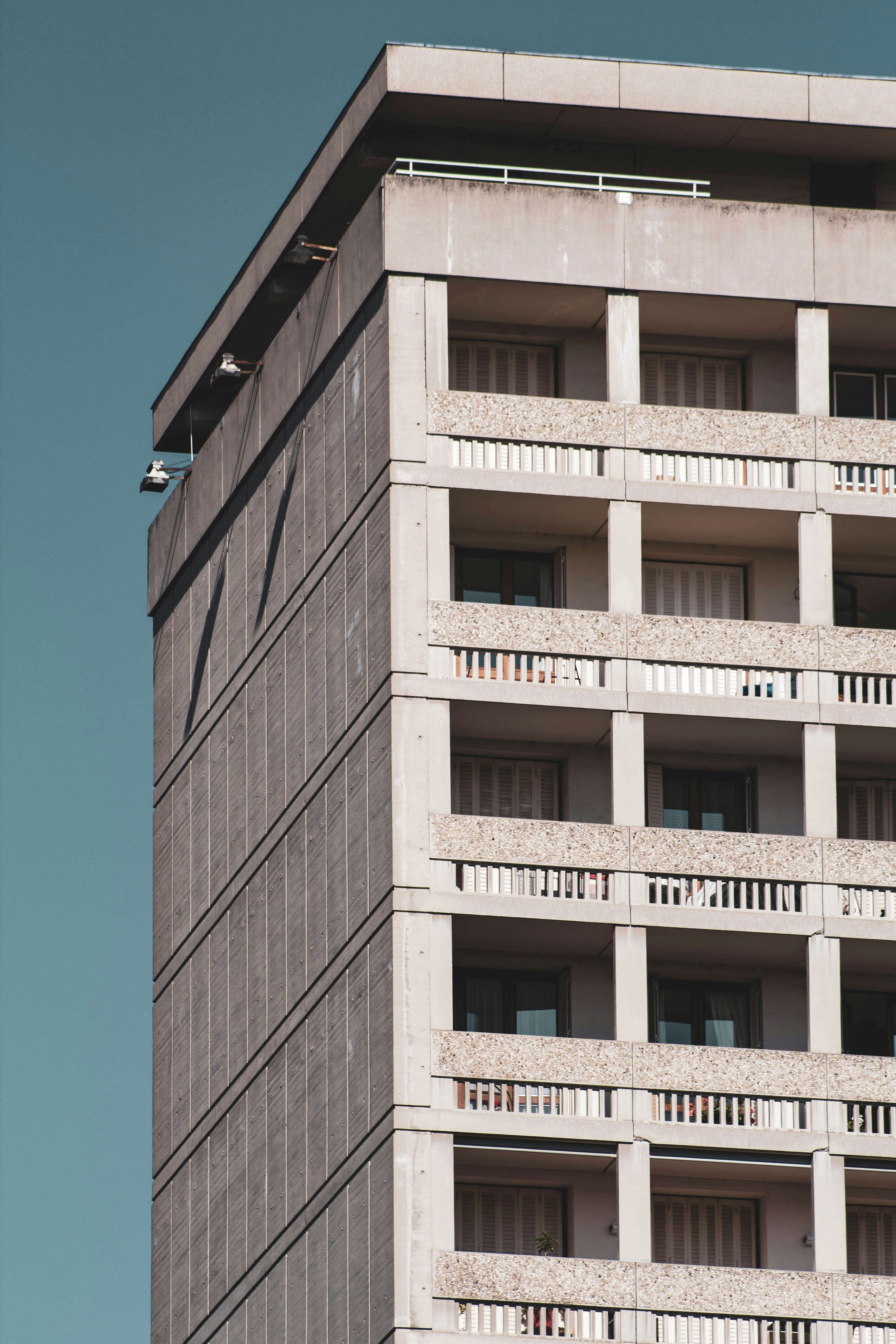 1FE-LSD-Blotter mit Warnsymbol zur Darstellung möglicher körperlicher und psychischer Nebenwirkungen