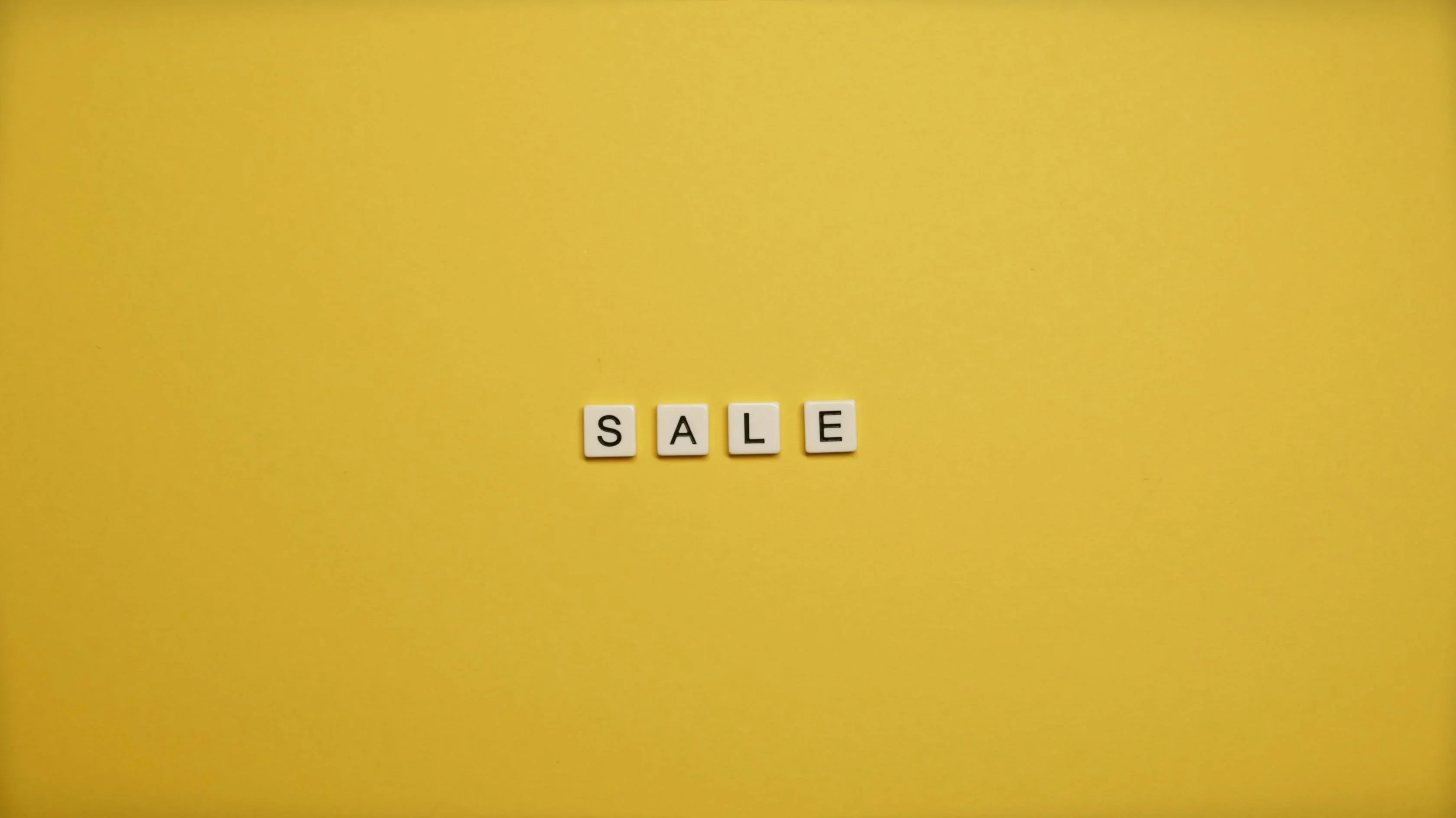 THC-Produkte wie Vapes und Edibles neben Black-Friday-Rabattmarkierungen für Qualität und Sicherheit