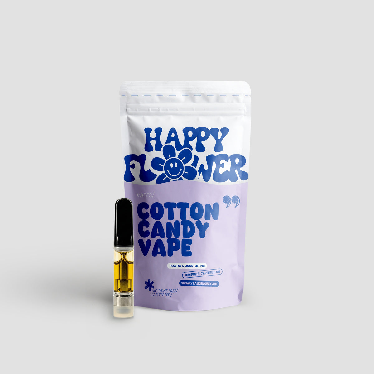 Happy Flower Cotton Candy Vape mit weiß-lilafarbener Standbeutel-Verpackung und Vape-Kartusche mit goldfarbener Flüssigkeit auf hellem Hintergrund.