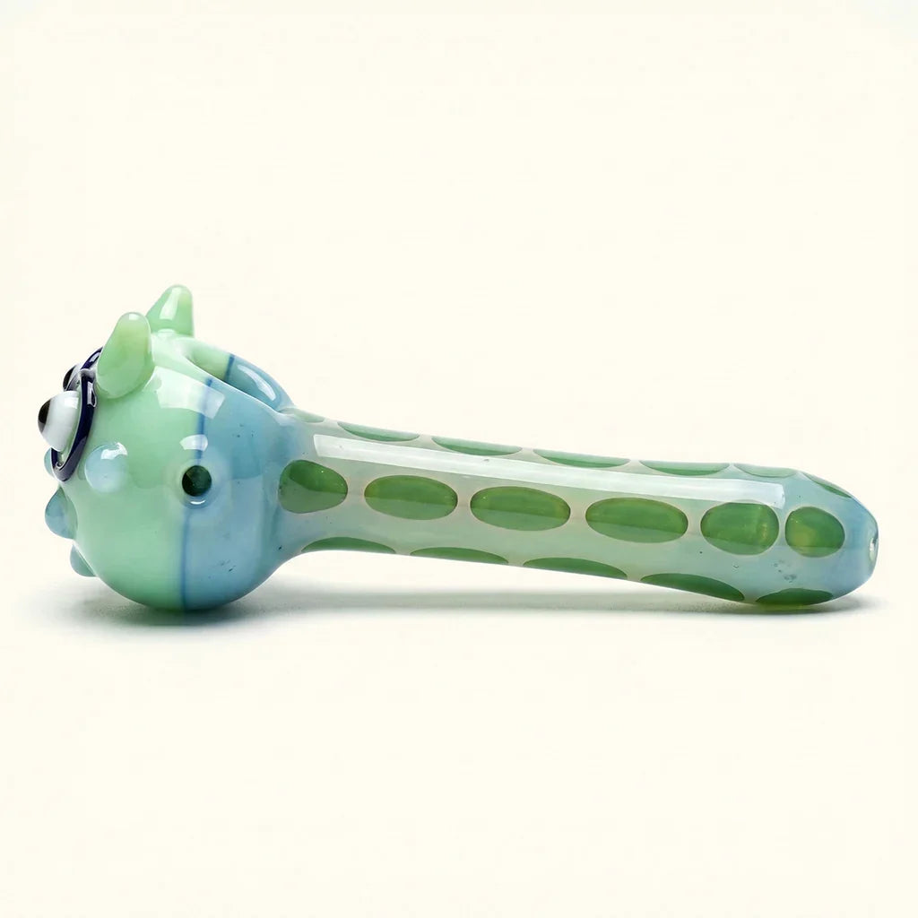 Hand-blown glass pipe – close-up view of the quality