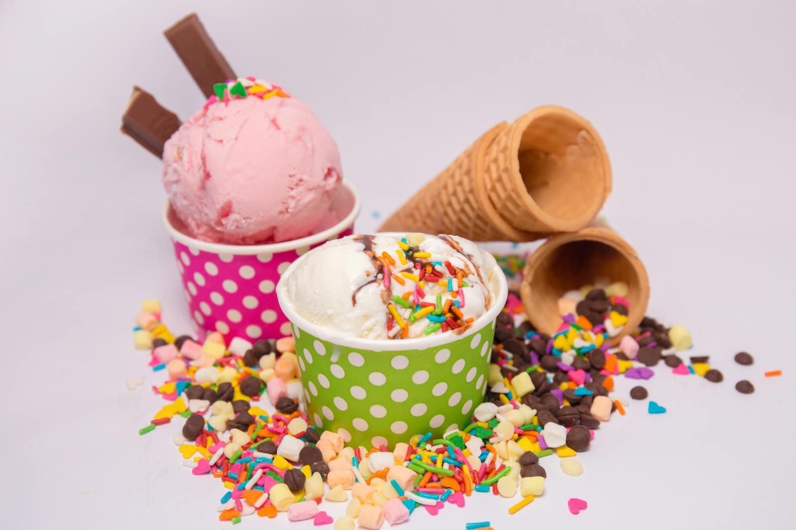 Bunte Gelato-Cups mit Streuseln und Waffeln – Namensvetter der Gelato Cannabis-Sorte