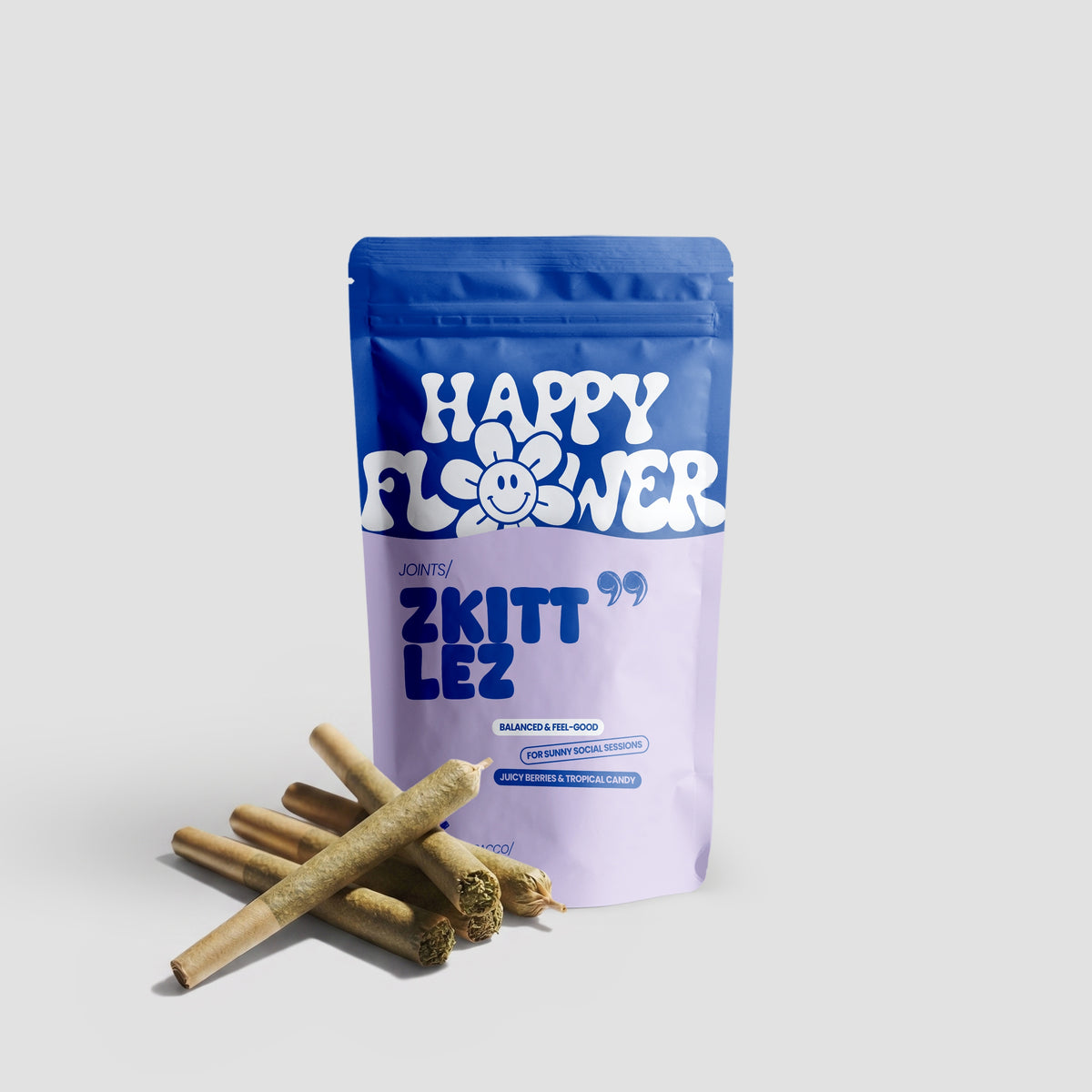 Happy Flower Zkittlez Joints in blau-lilafarbener Standbeutel-Verpackung mit mehreren vorgedrehten Joints im Vordergrund auf hellem Hintergrund.
