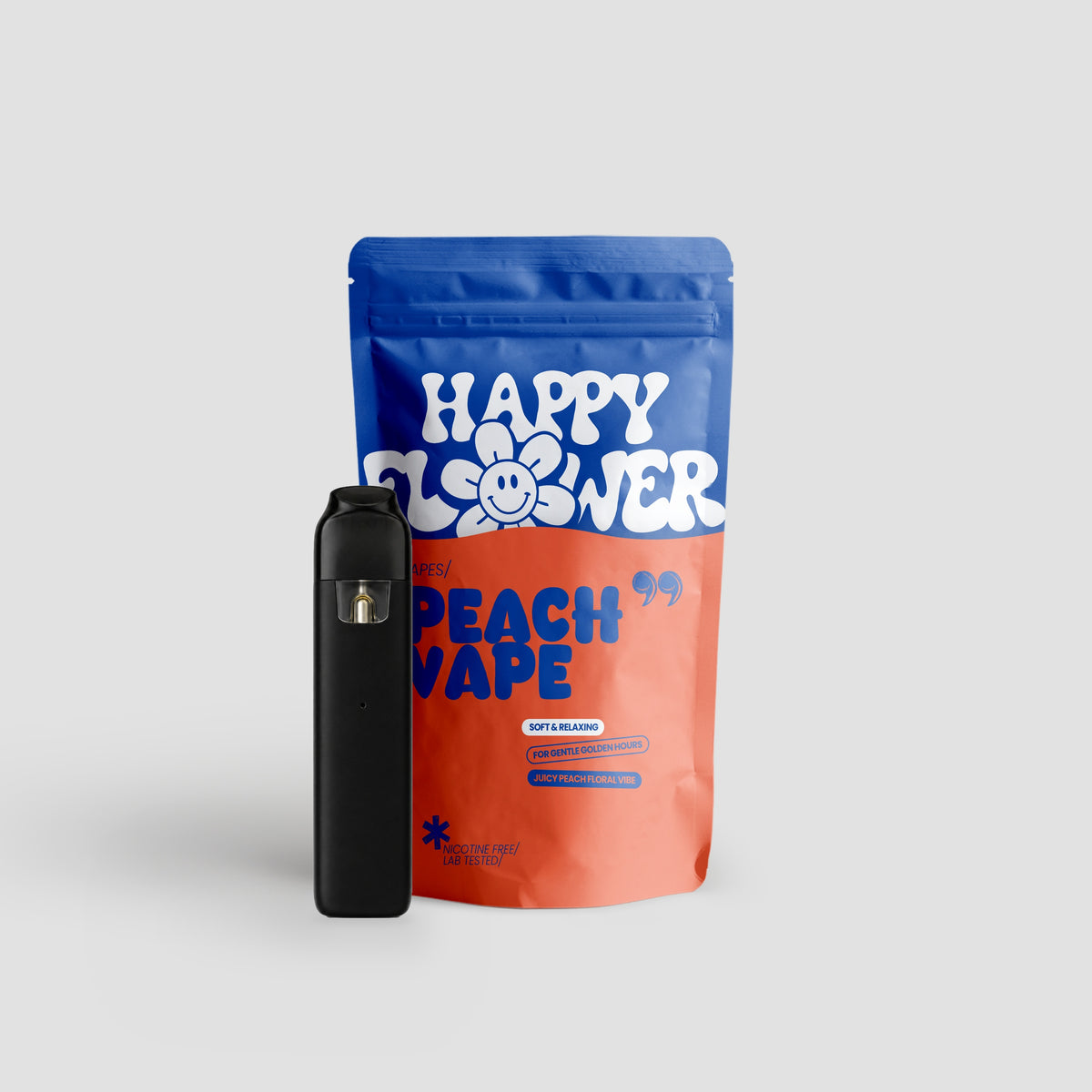 Happy Flower Peach Vape mit blau-korallfarbener Standbeutel-Verpackung und schwarzem Vape-Gerät auf hellem Hintergrund.