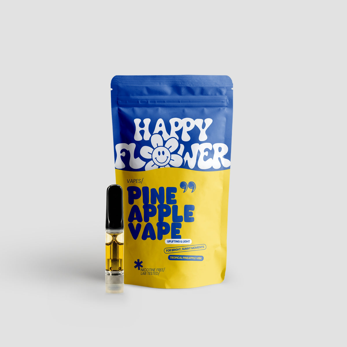 Happy Flower Pineapple Vape mit blau-gelber Standbeutel-Verpackung und Vape-Kartusche mit goldfarbener Flüssigkeit auf hellem Hintergrund.