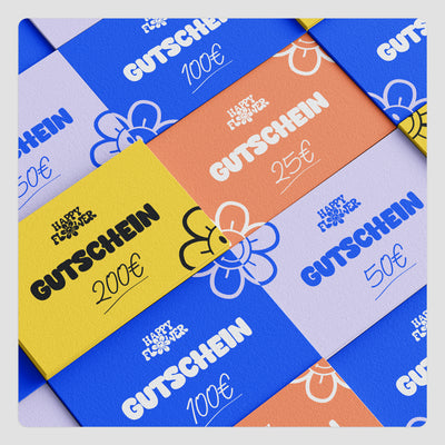 Cartes-cadeaux « Happy Flower » disposées en chevauchement, de couleur bleue, jaune, abricot et violet clair, ornées de motifs floraux et d'une valeur de 25, 50, 100 et 200 euros.
